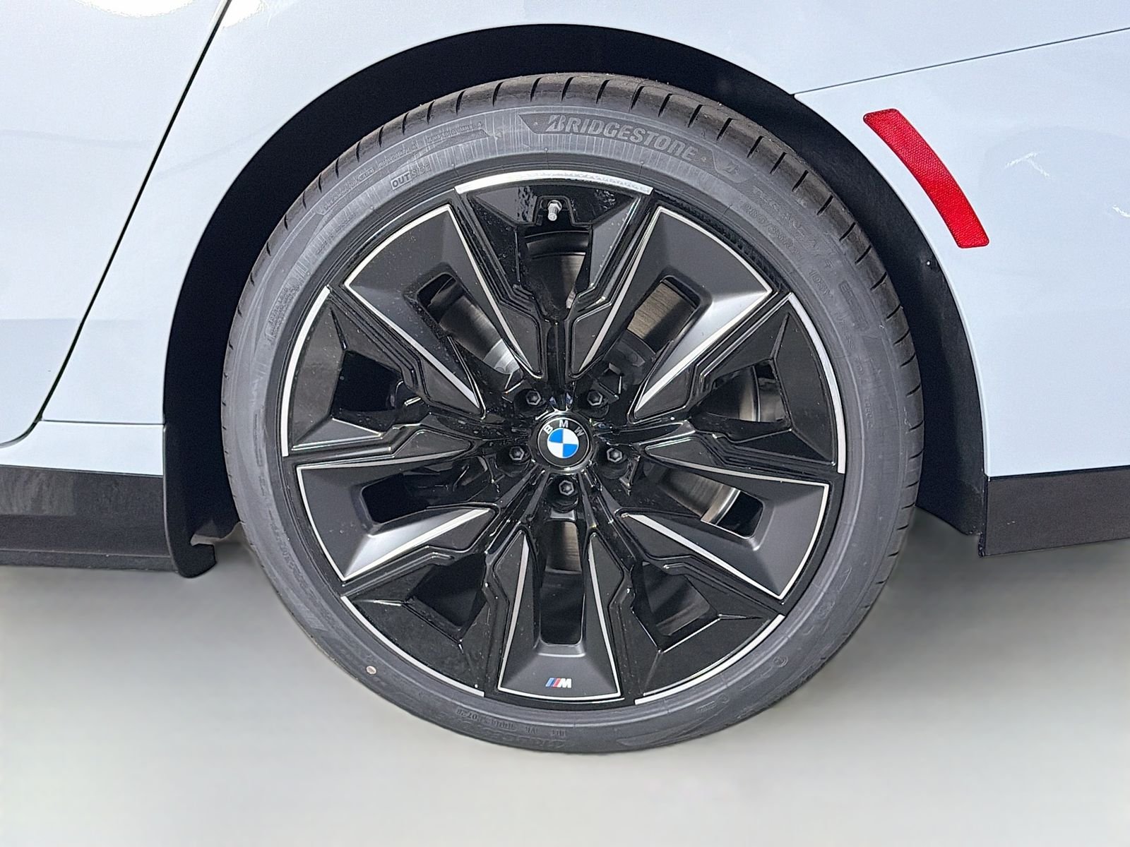 New 2026 Brooklyn Grey Metallic BMW xDrive60 image 33