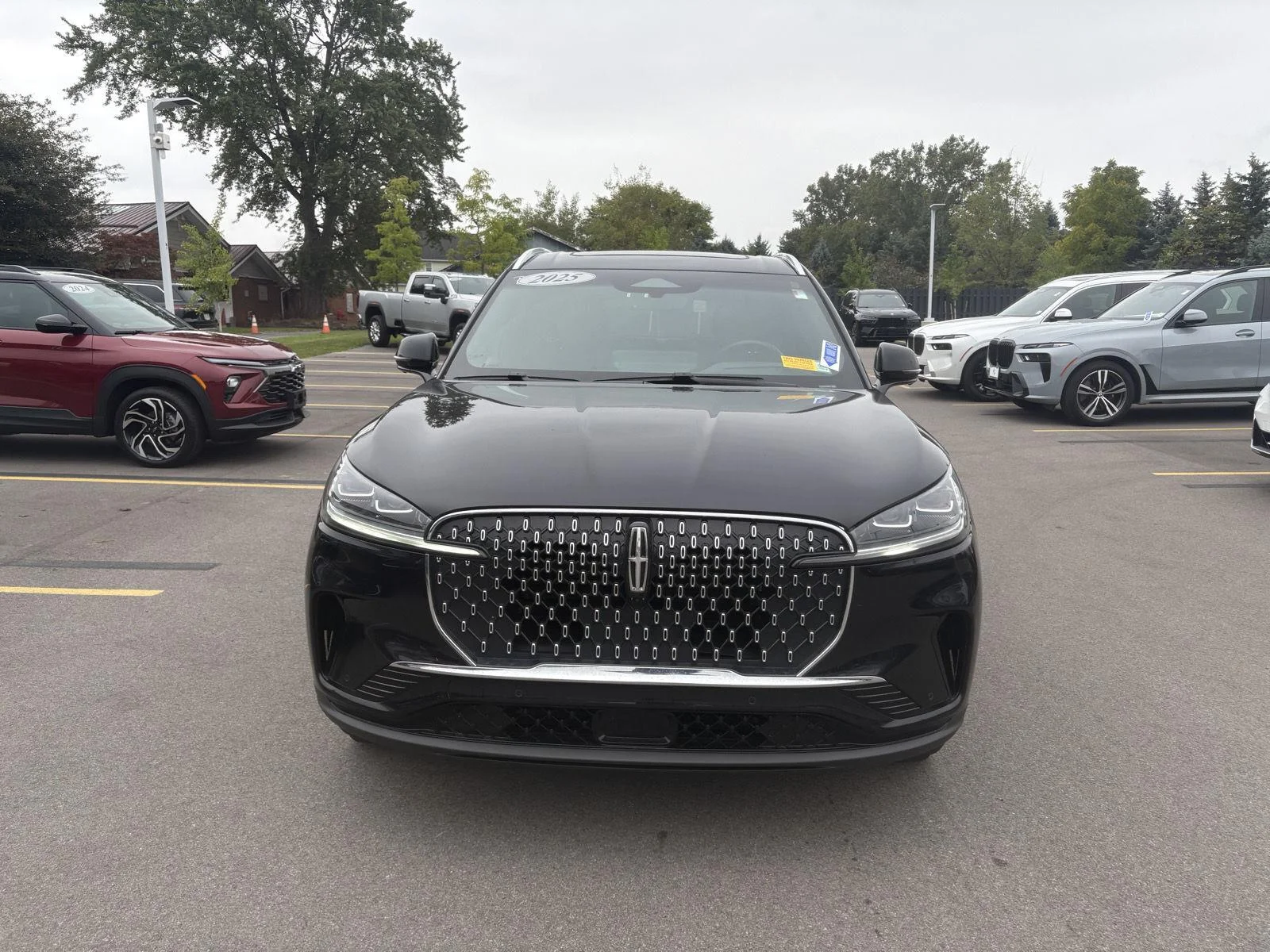 Used 2025 Infinite Black Metallic Clearcoat Lincoln Reserve image 2