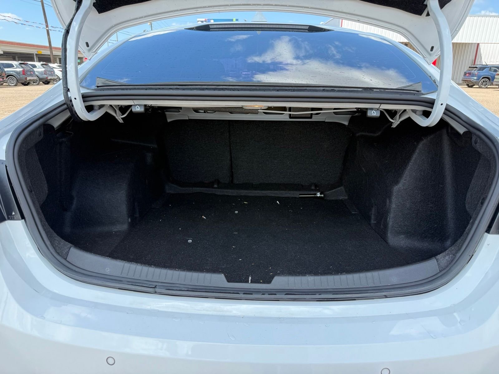 Used 2022 White Chevrolet LT image 5
