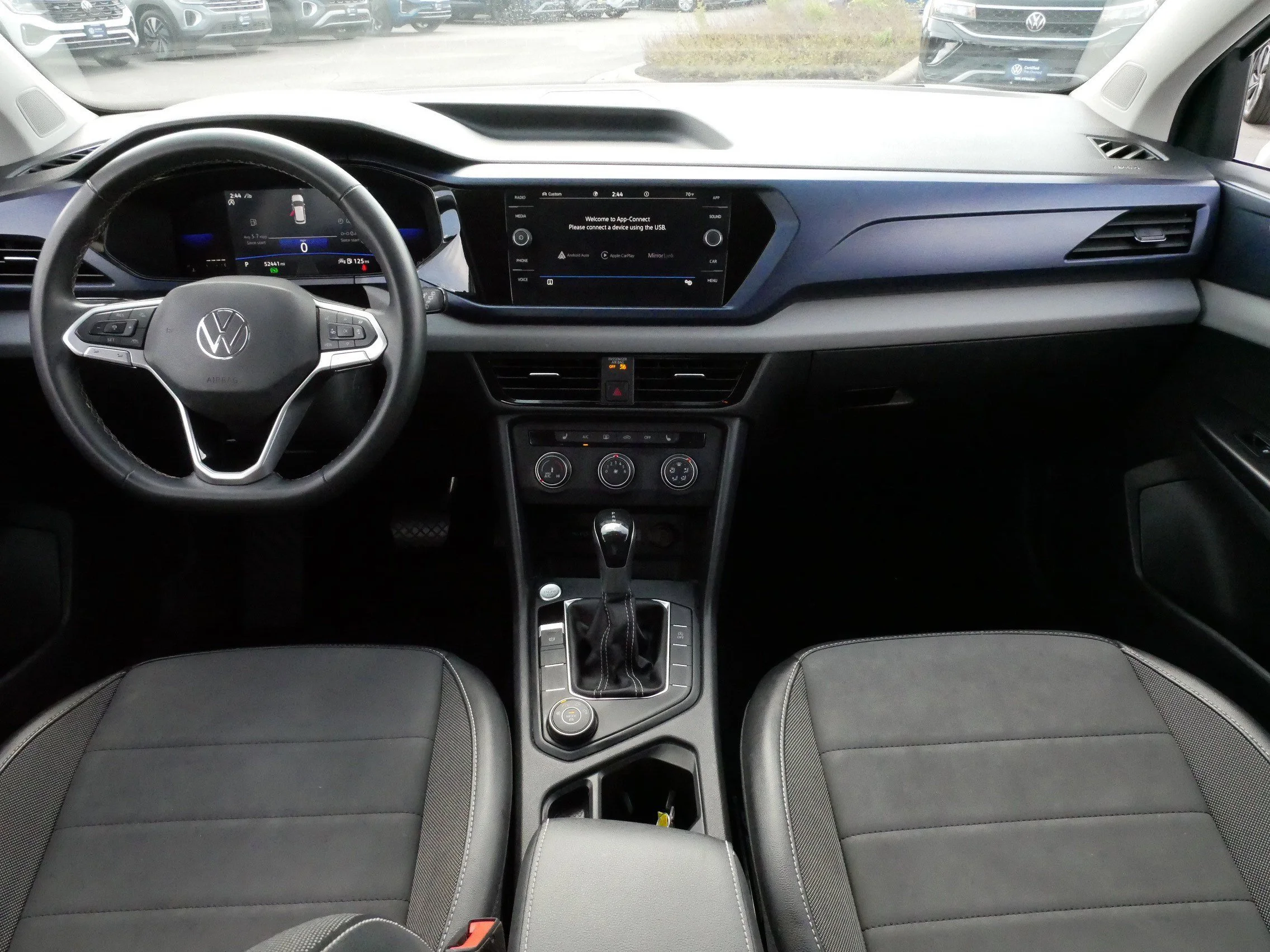 Used 2022 Pure White Volkswagen SE image 10