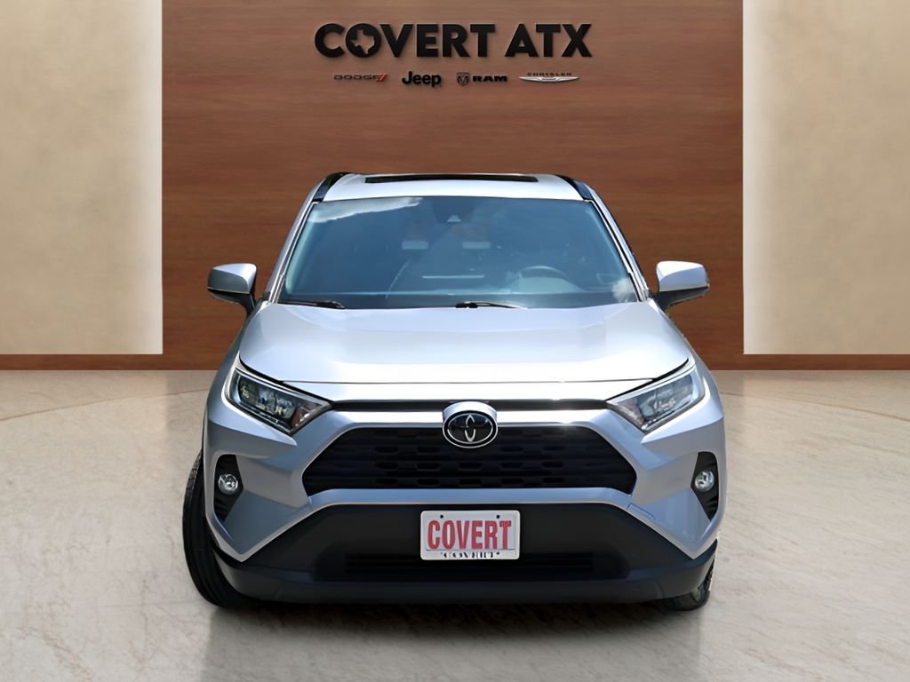 Used 2019 Silver Toyota XLE image 8