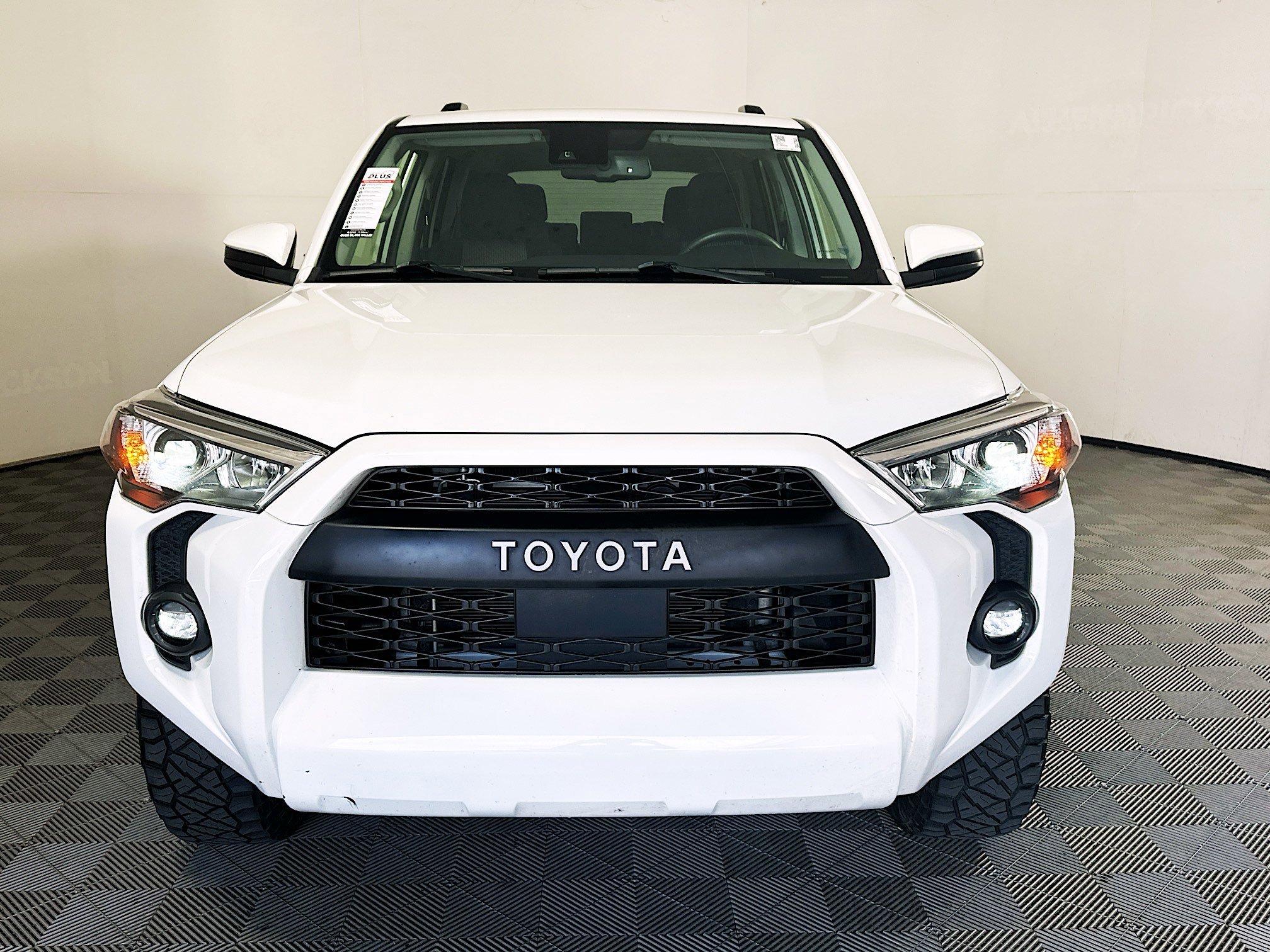 Used 2022 White Toyota SR5 image 8