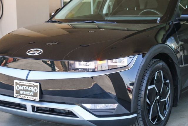Certified Used 2024 Black Hyundai SE image 6