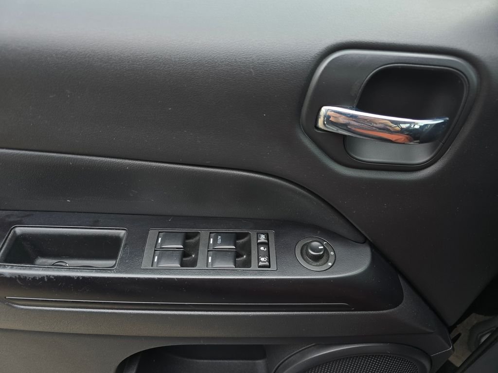 Used 2016 Black Jeep Latitude image 28