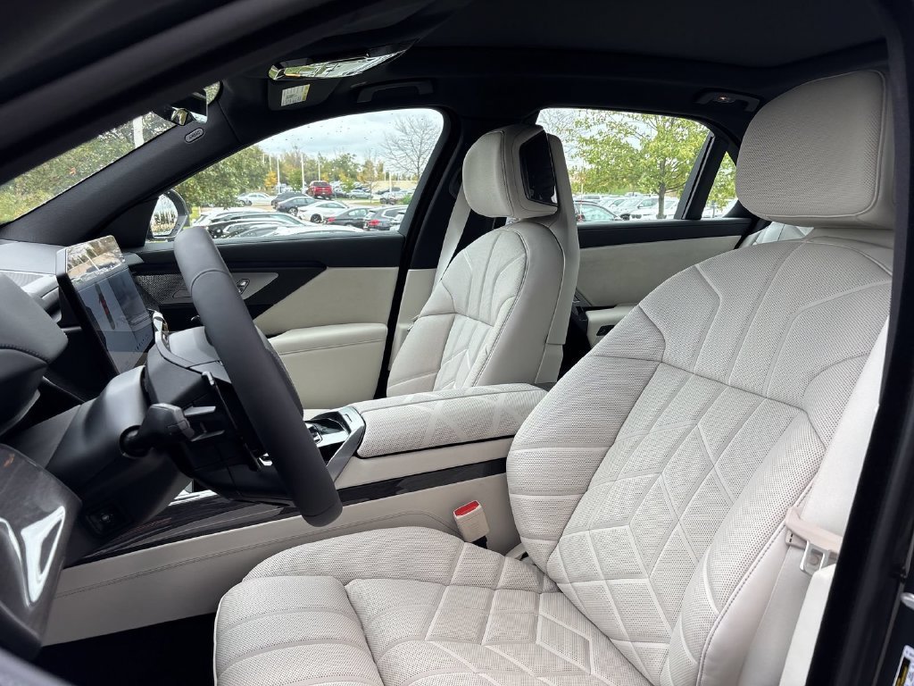 New 2027 Dravit Grey Metallic BMW  image 11