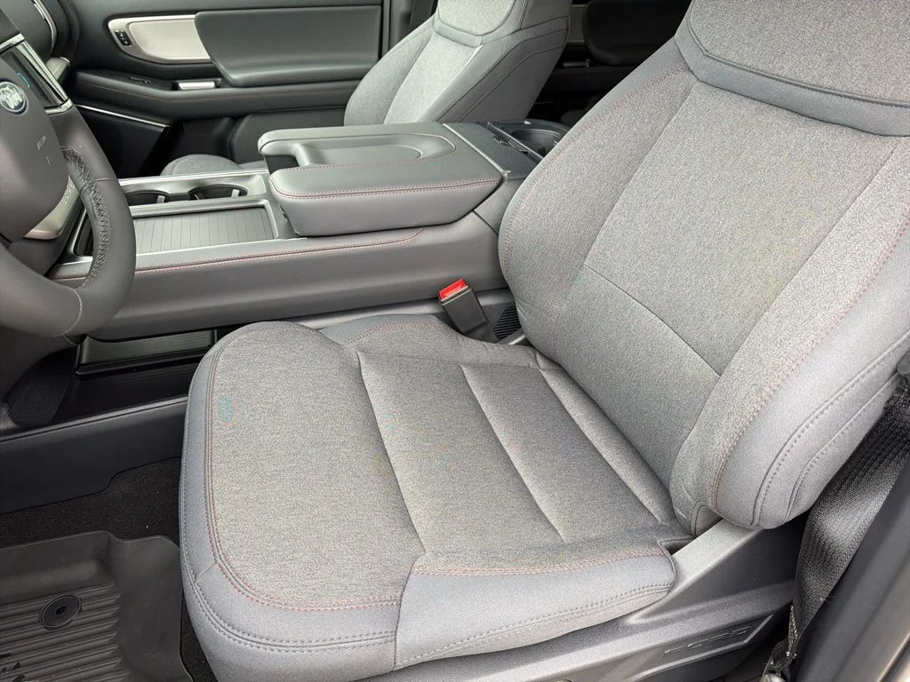 New 2025 Star White Metallic Tri-Coat Ford Active image 15