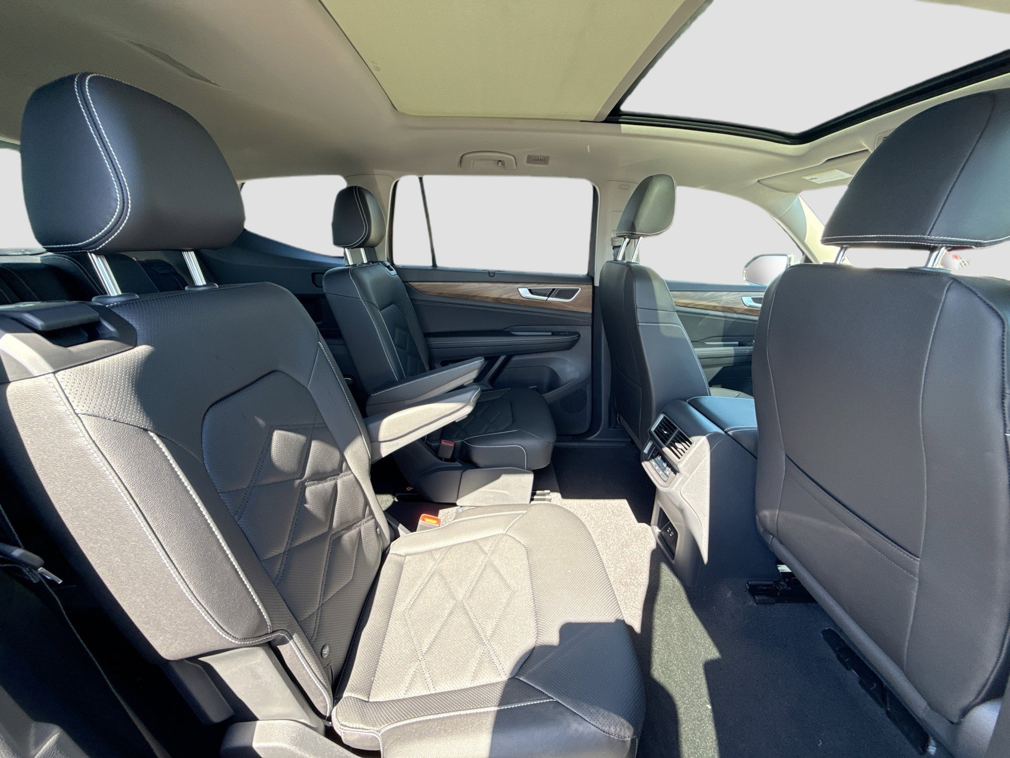 2026 Volkswagen Atlas SE w/Tech - Photo 24