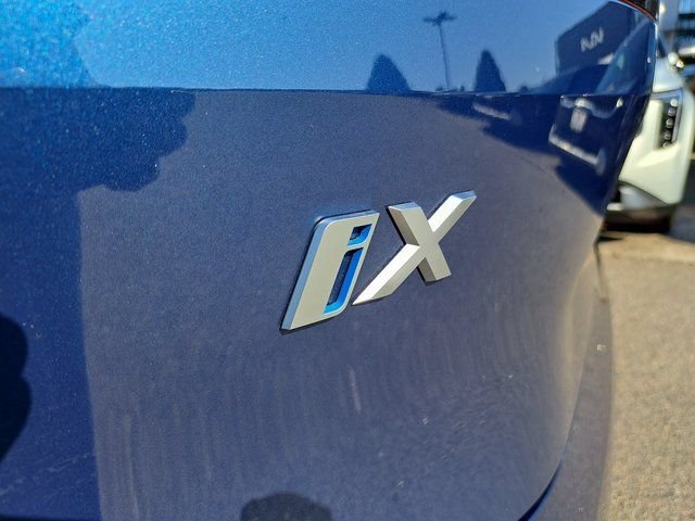 Used 2025 Blue BMW xDrive50 image 31