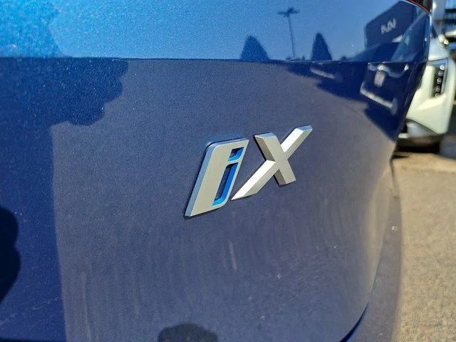 Used 2025 Blue BMW xDrive50 image 31