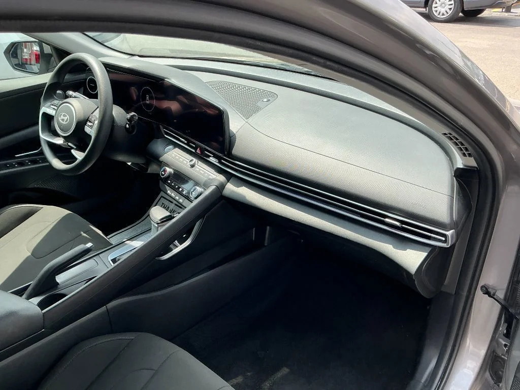 Used 2024 Silver Hyundai SEL image 4