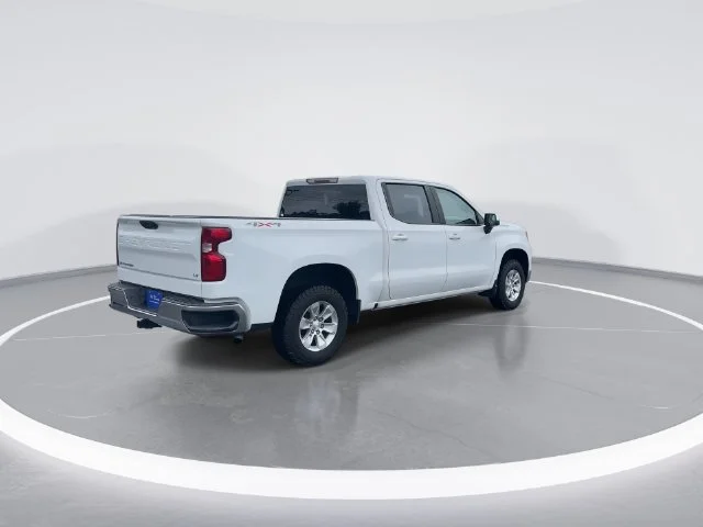 Used 2022 White Chevrolet LT image 7