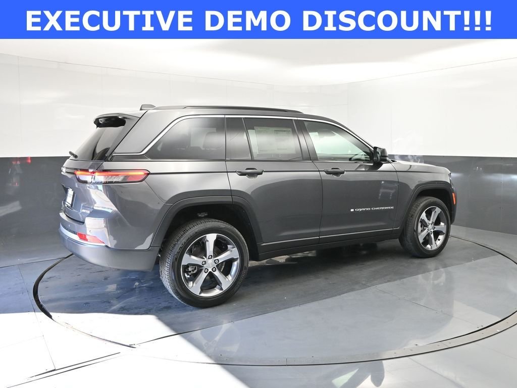 New 2026 Baltic Gray Metallic Clear-Coat Exterior Paint Jeep Limited image 15