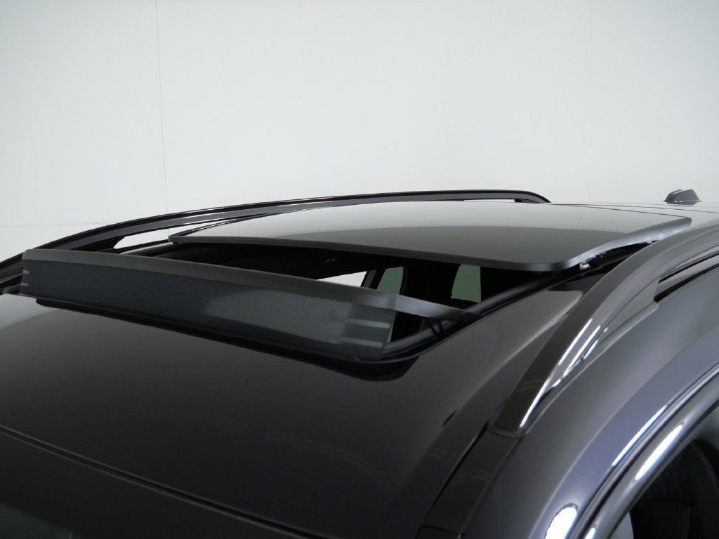 Used 2027 Black BMW xDrive40i image 18