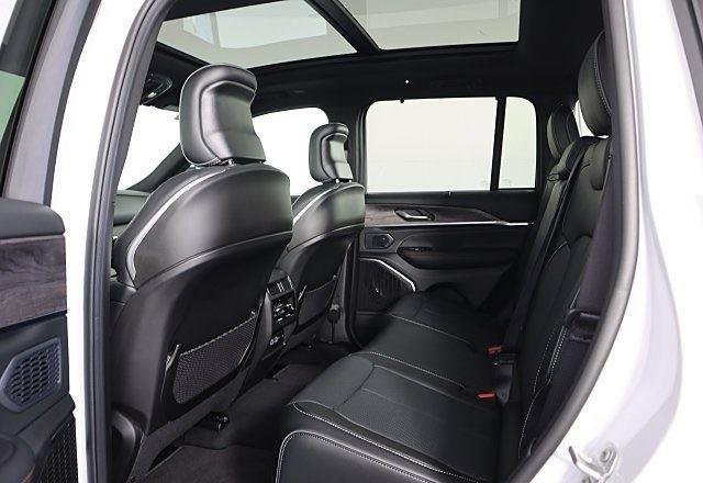 2025 Jeep Grand Cherokee Overland - Photo 8