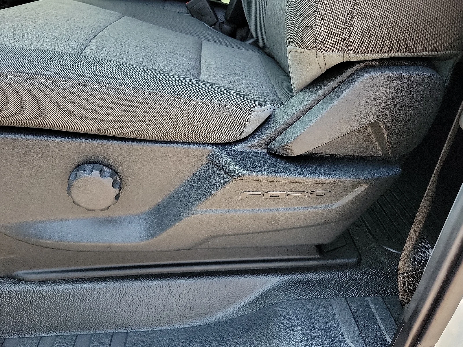 New 2025 Oxford White Ford F-250&reg; XL image 13