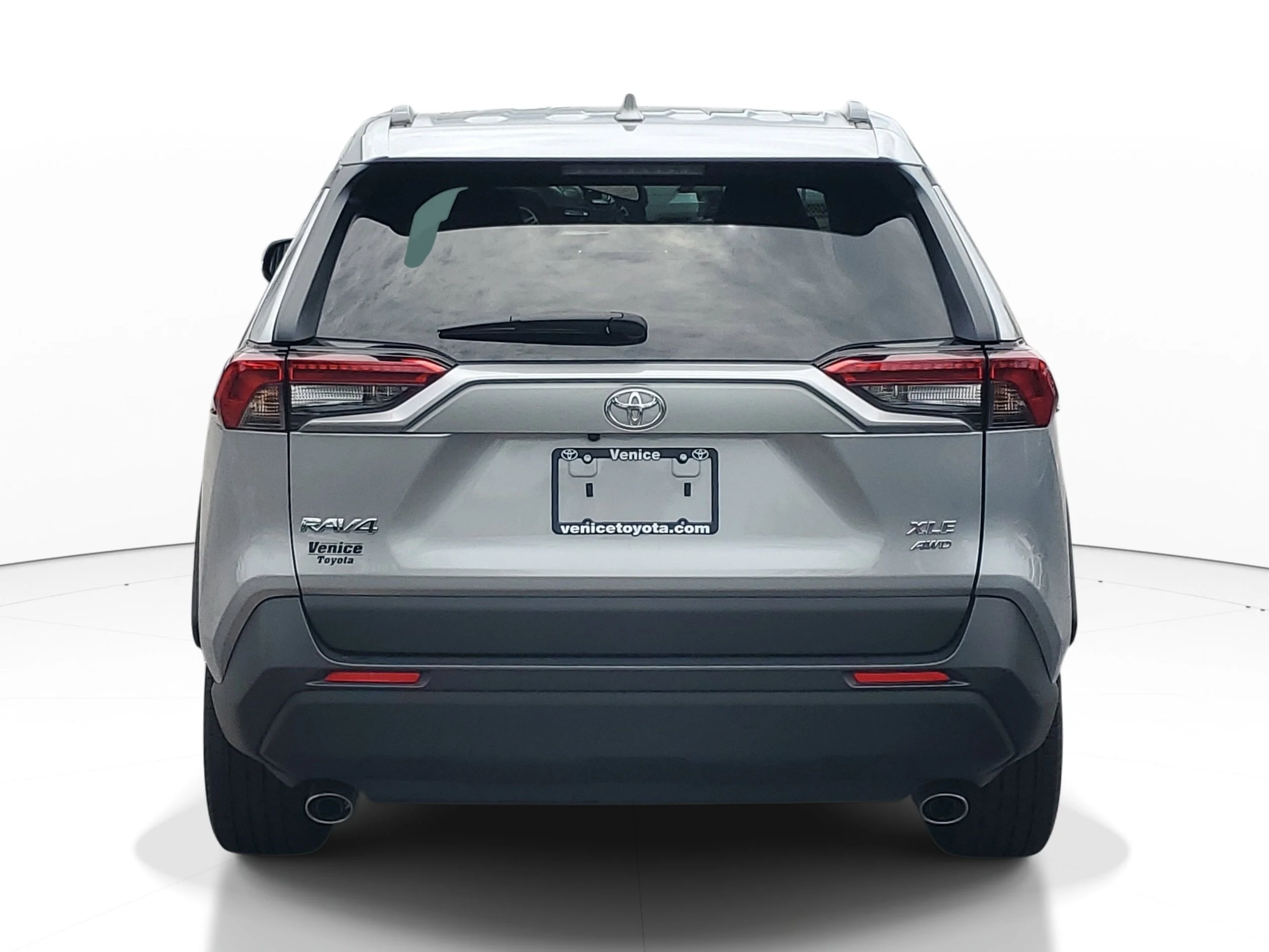 Used 2023 Silver Sky Metallic Toyota XLE Premium image 5