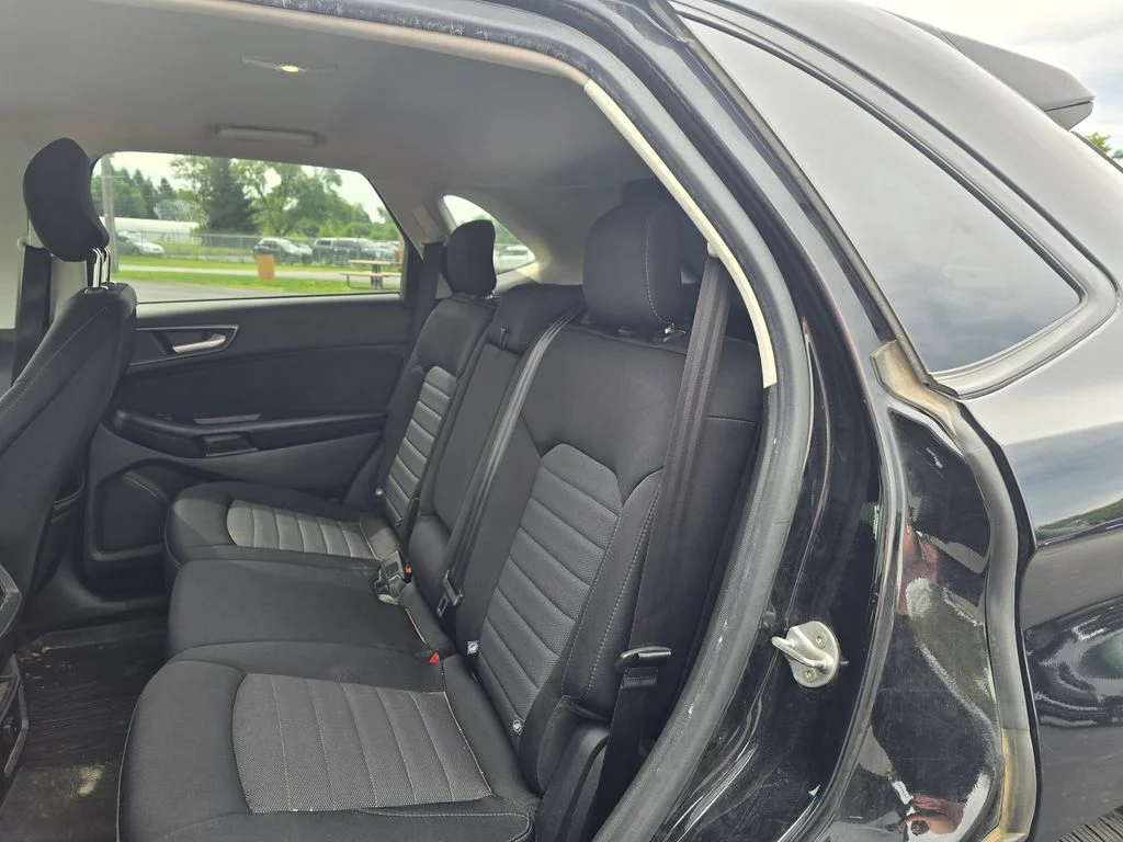 Used 2018 Shadow Black Ford SE image 9