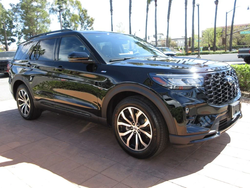 New 2026 Agate Black Metallic Ford ST-Line image 6