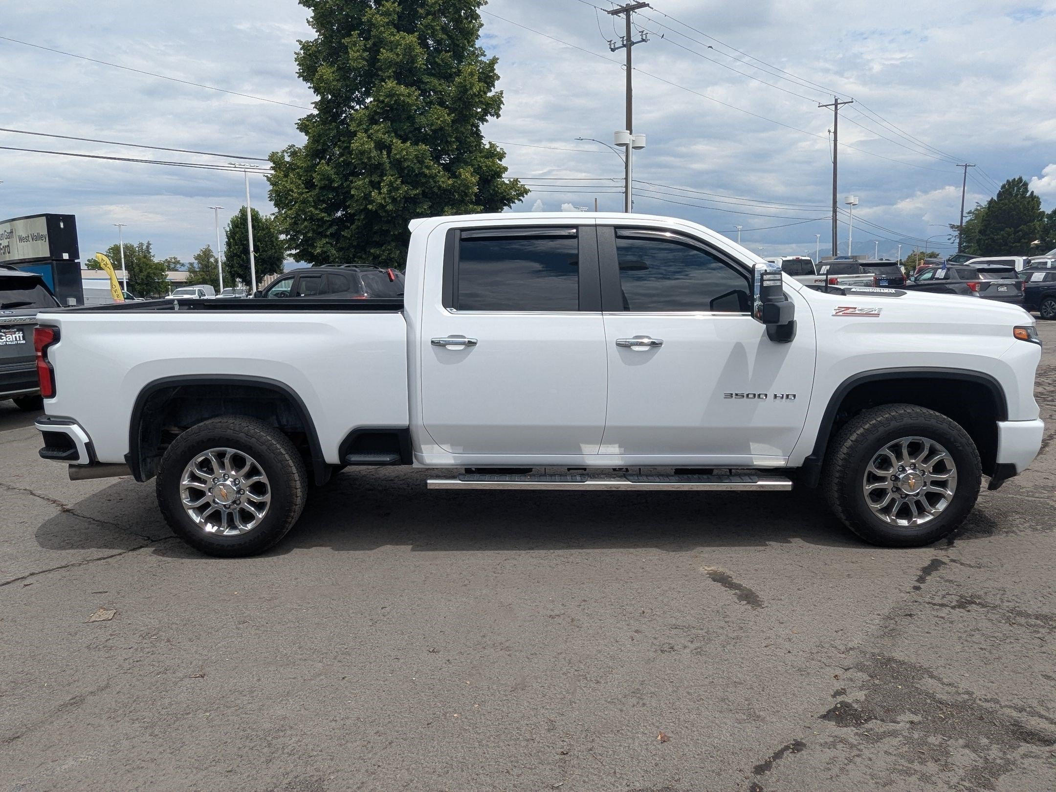 Used 2025 Summit White Chevrolet LT image 2