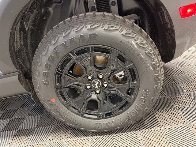 New 2026 Azure Gray Metallic Tri-Coat Ford Badlands® image 40