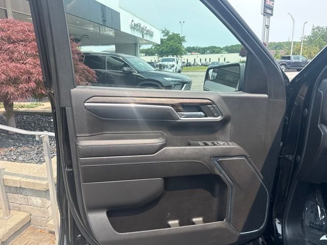 Used 2023 Black GMC Elevation image 9