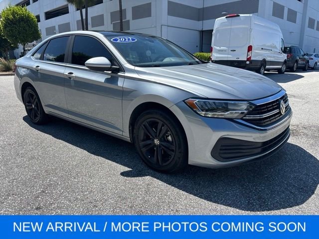Used 2022 Silver Volkswagen 1.5T SE image 1