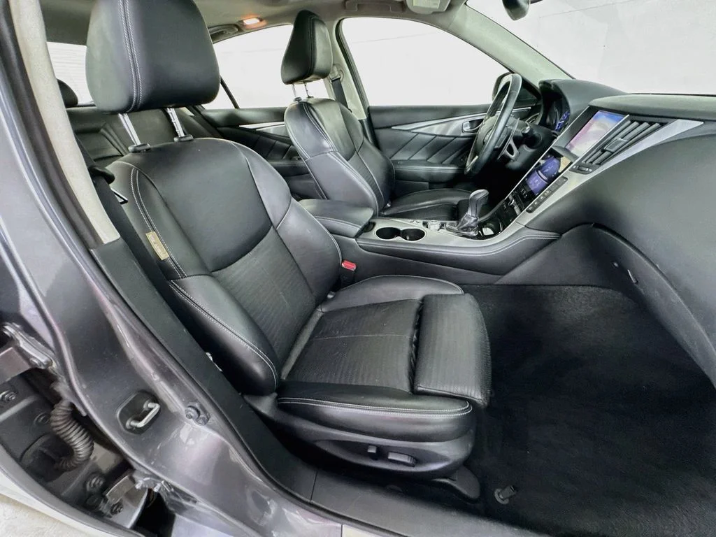 Used 2015 Gray INFINITI Sport image 36