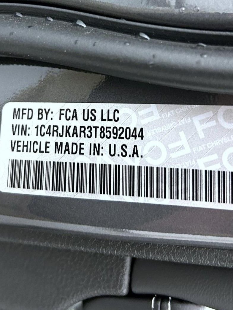 New 2026 Baltic Gray Metallic Clear-Coat Exterior Paint Jeep Altitude image 28