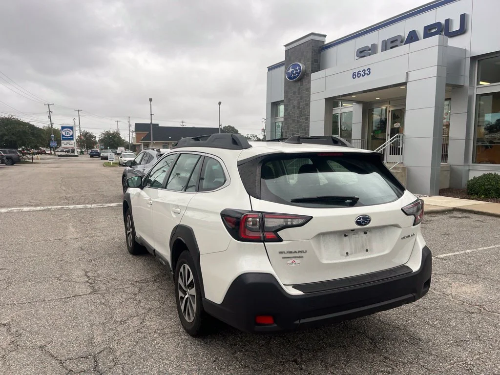 Used 2025 White Subaru 2.5i image 6