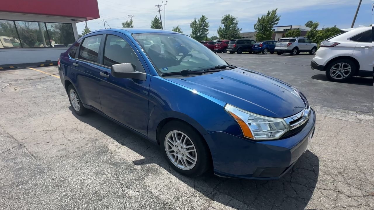 2009 Ford Focus SE photo 2