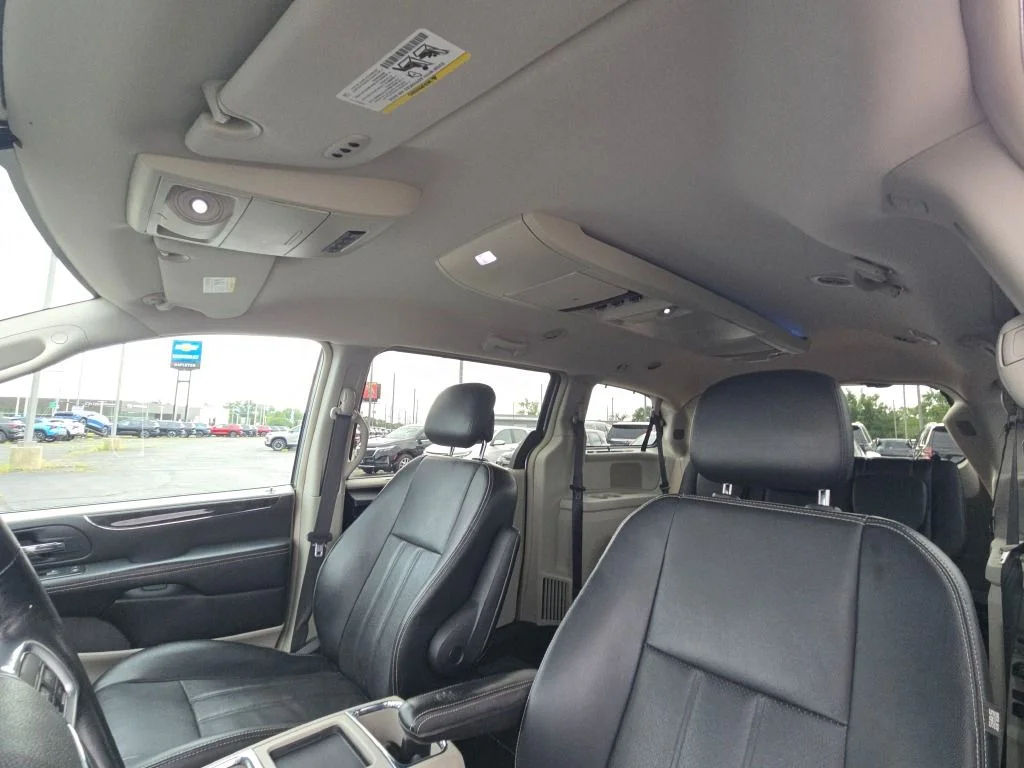 Used 2013 Silver Chrysler Touring-L image 25