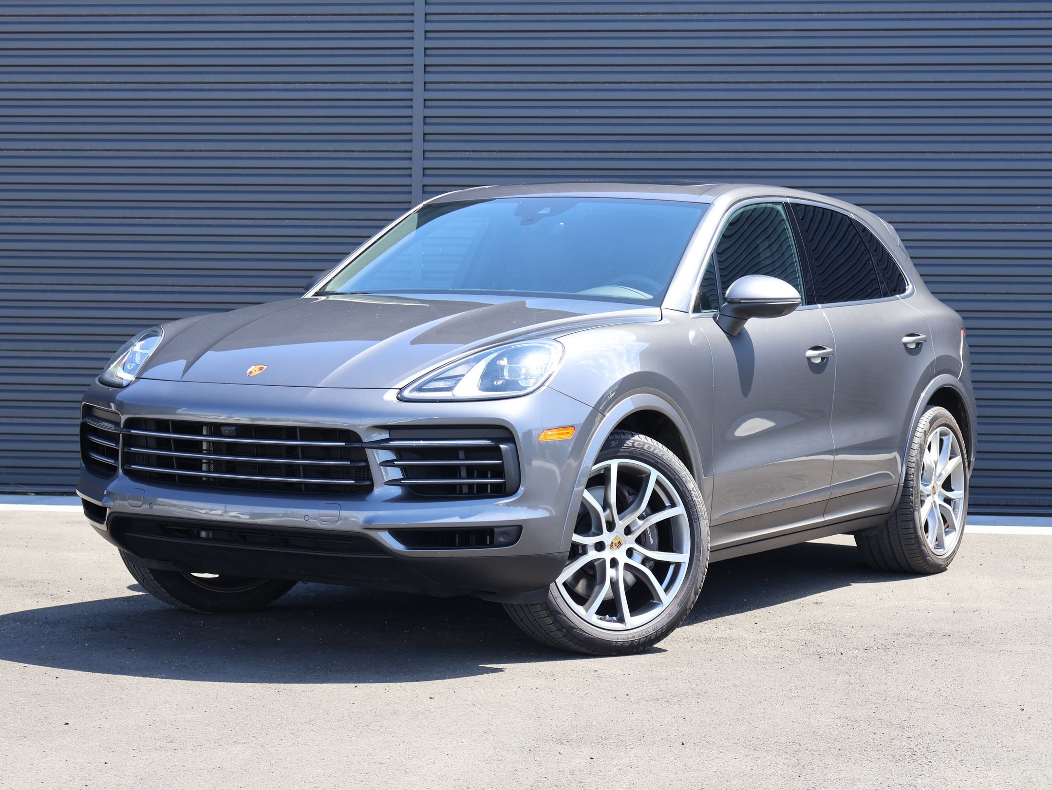 2023 Porsche Cayenne Platinum Edition's photo