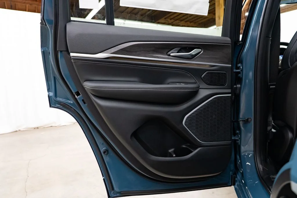 New 2026 Steel Blue Exterior Paint Jeep Limited Reserve image 28