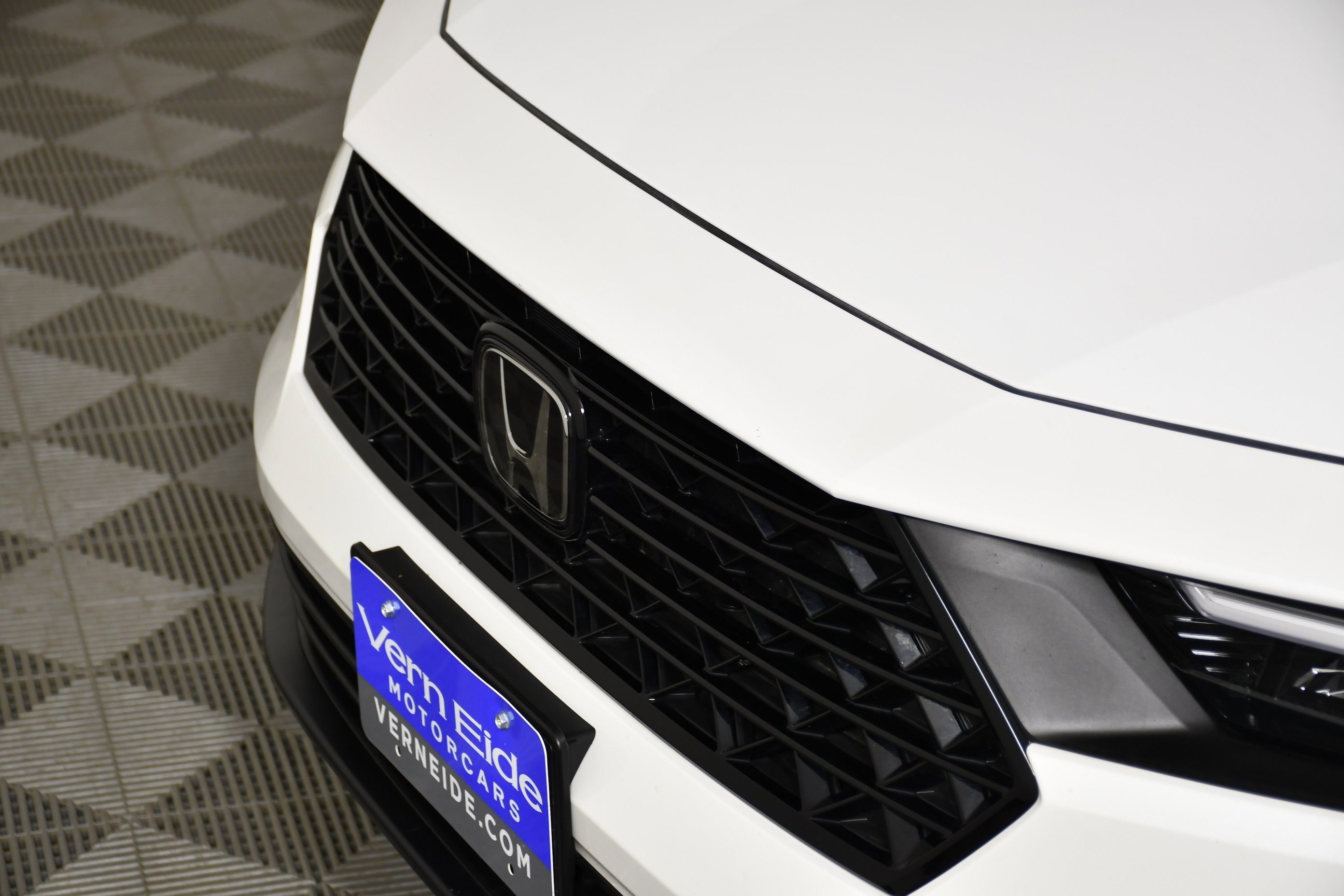 Certified Used 2025 Platinum White Pearl Honda 1.5T SE image 11