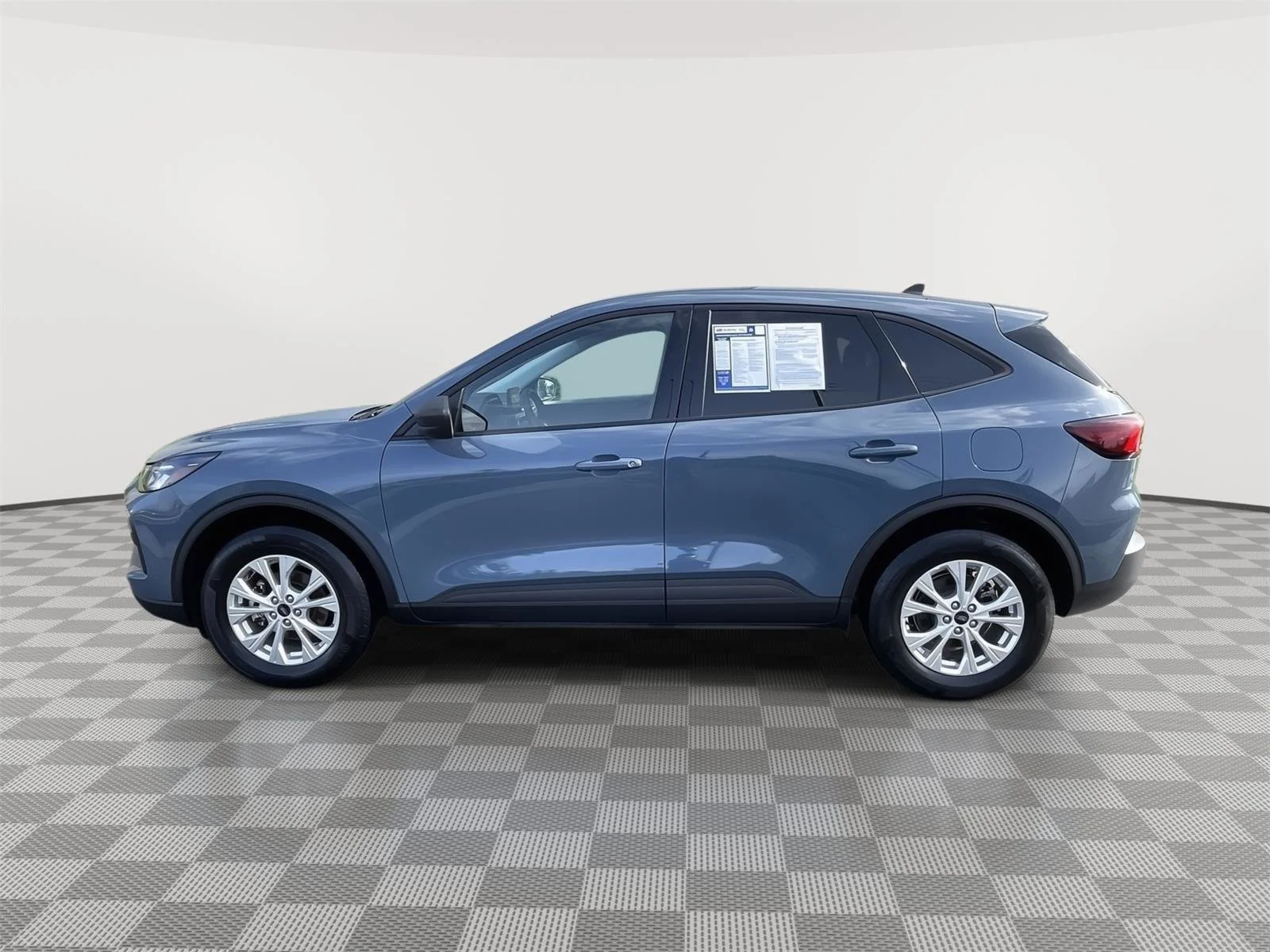 Used 2025 Vapor Blue Ford Active image 9