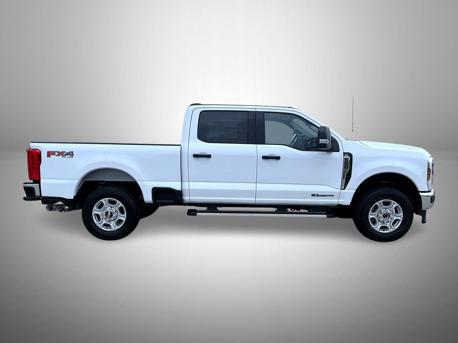 New 2026 Oxford White Ford XLT image 4