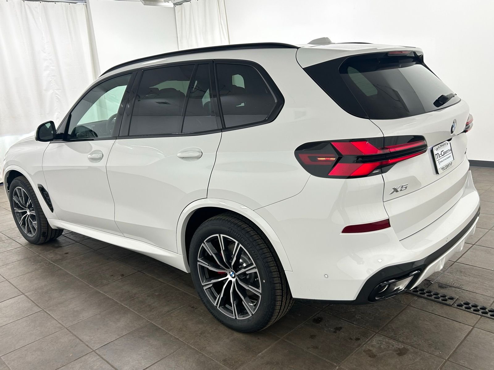 New 2026 Alpine White BMW xDrive40i image 3