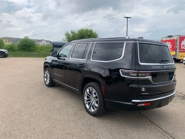 Used 2022 Diamond Black Crystal Pearlcoat Jeep Series II image 3