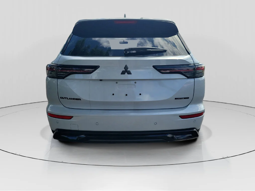 New 2026 White Mitsubishi LE 1.5T 2WD image 6