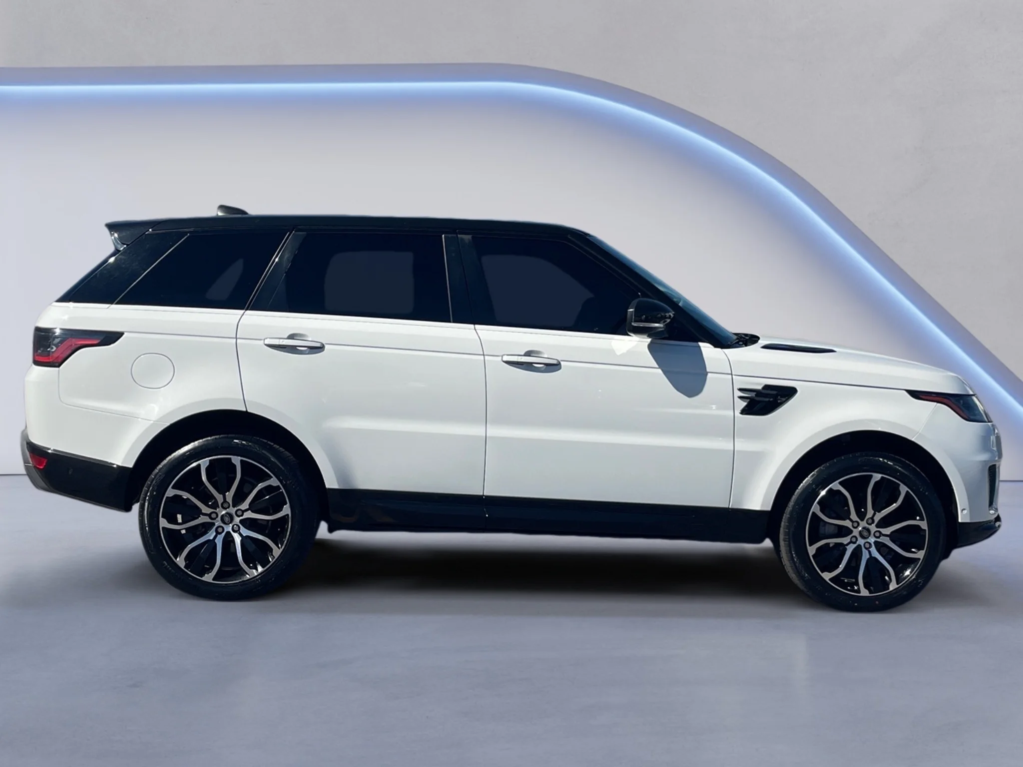 Used 2022 White Land Rover HSE Silver Edition image 2