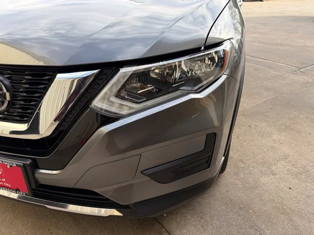 Used 2019 Gray Nissan SV image 12