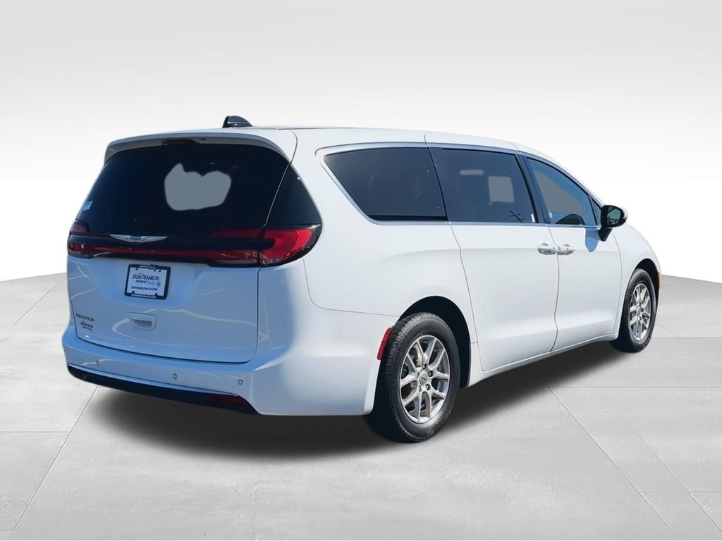 Used 2023 White Chrysler Touring image 8