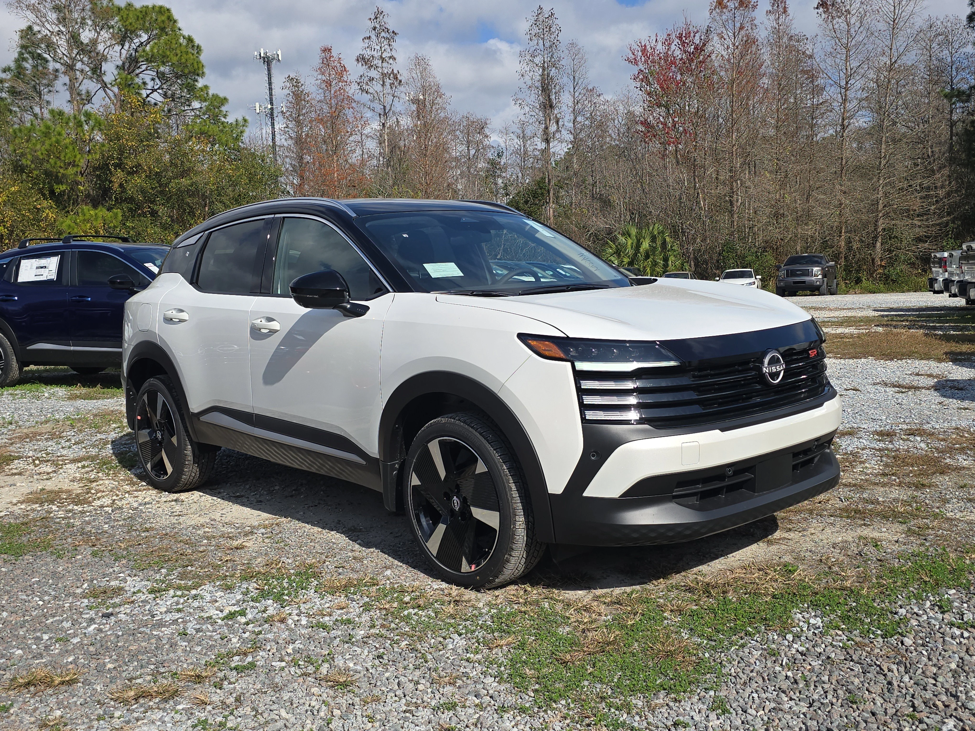 New 2026 Aspen White TriCoat / Super Black Two-tone Nissan SR image 2