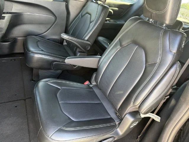 Used 2025 Black Chrysler Select image 35