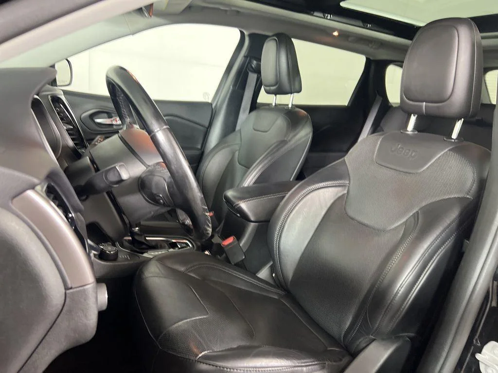 Used 2020 Diamond Black Crystal Pearlcoa Jeep Limited image 10