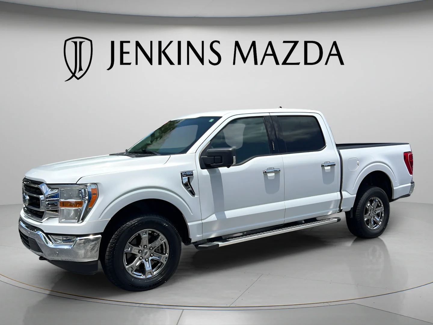Used 2023 Oxford White Ford XLT image 3