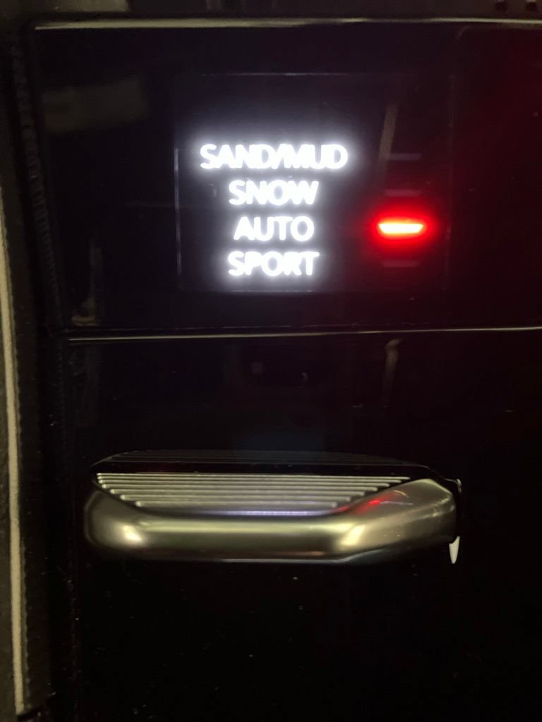 New 2026 Baltic Gray Metallic Clear-Coat Exterior Paint Jeep Laredo Altitude image 10