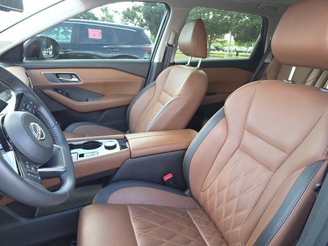 Used 2024 Black Nissan Platinum image 6