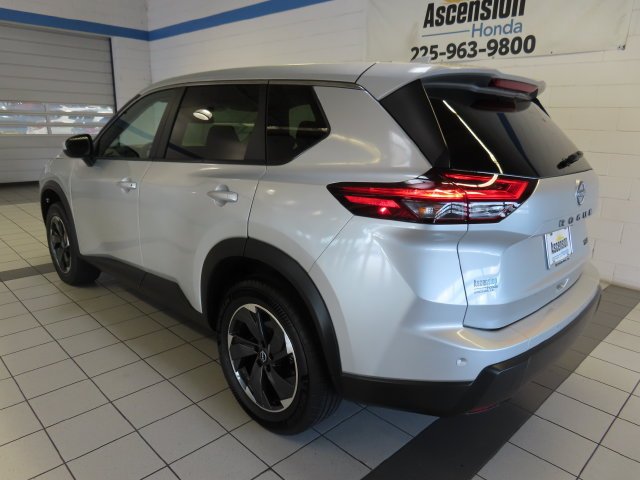 Used 2024 Brilliant Silver Metallic Nissan SV image 10