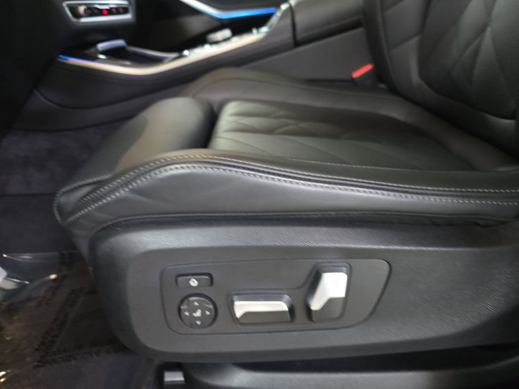 Used 2026 Dravit Grey Metallic BMW xDrive50e image 28
